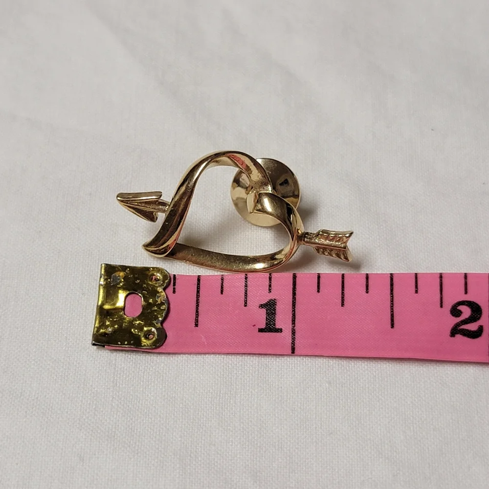 Vintage 1983 Love Struck Tac Pin Gold Tone Avon Valentine's Day Heart w/ Arrow